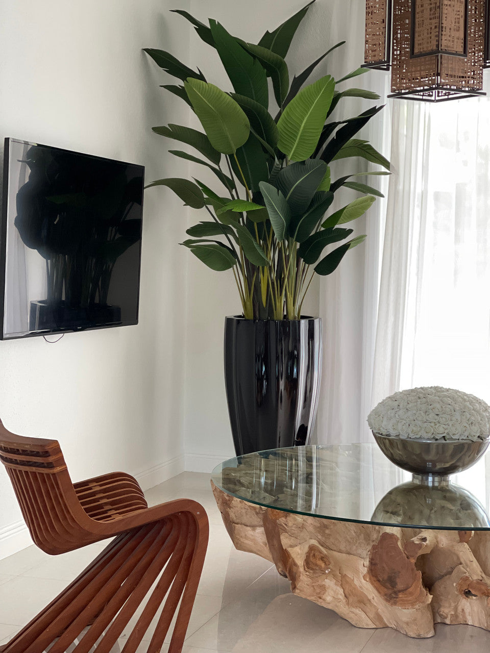 San Jose Fluted Planter in Glossy Black with Birds of Paradise