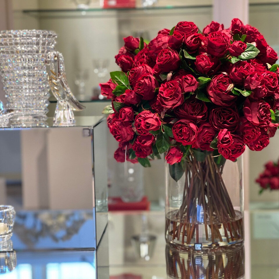 Red English Roses in 16″ Glass Rota Vase