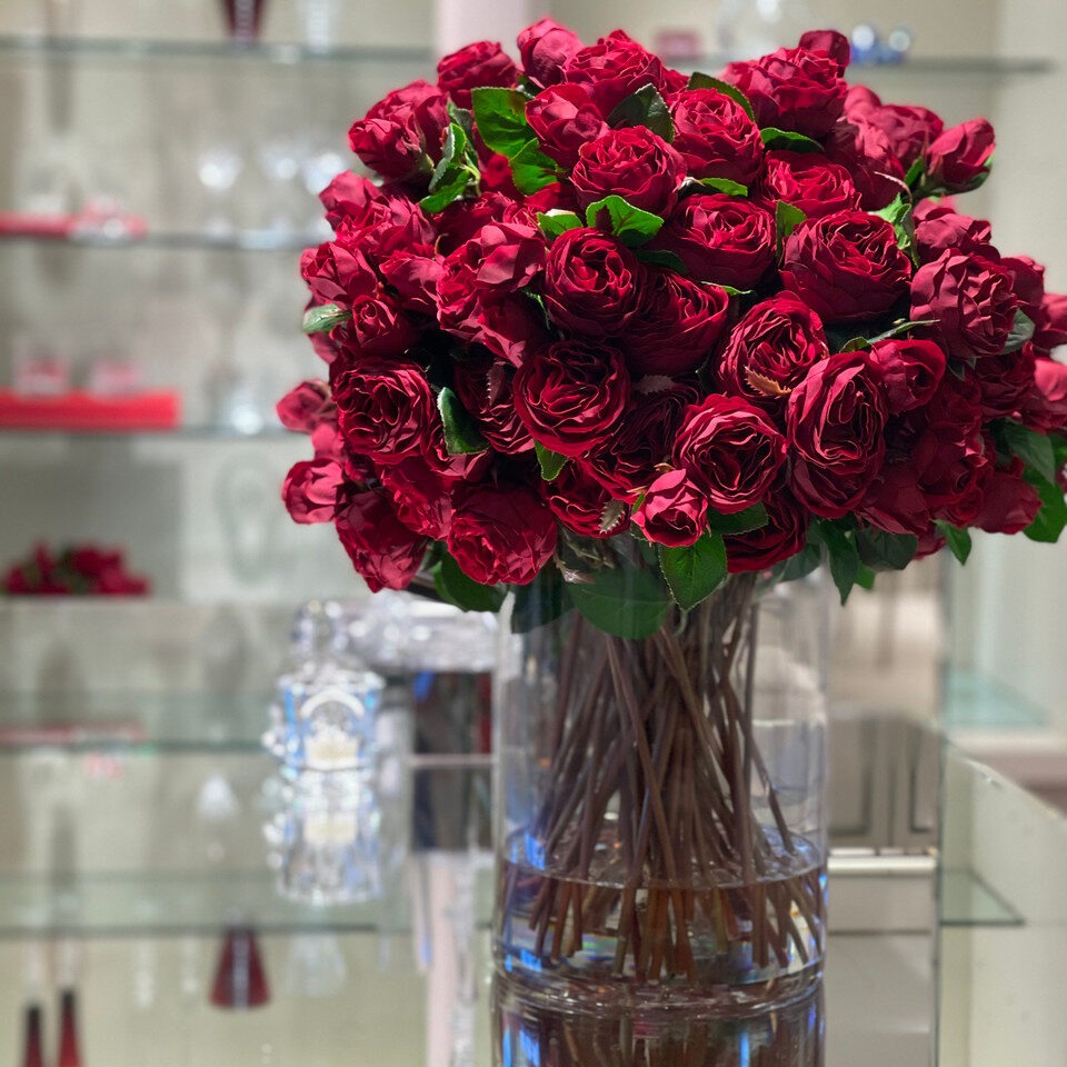 Red English Roses in 16″ Glass Rota Vase