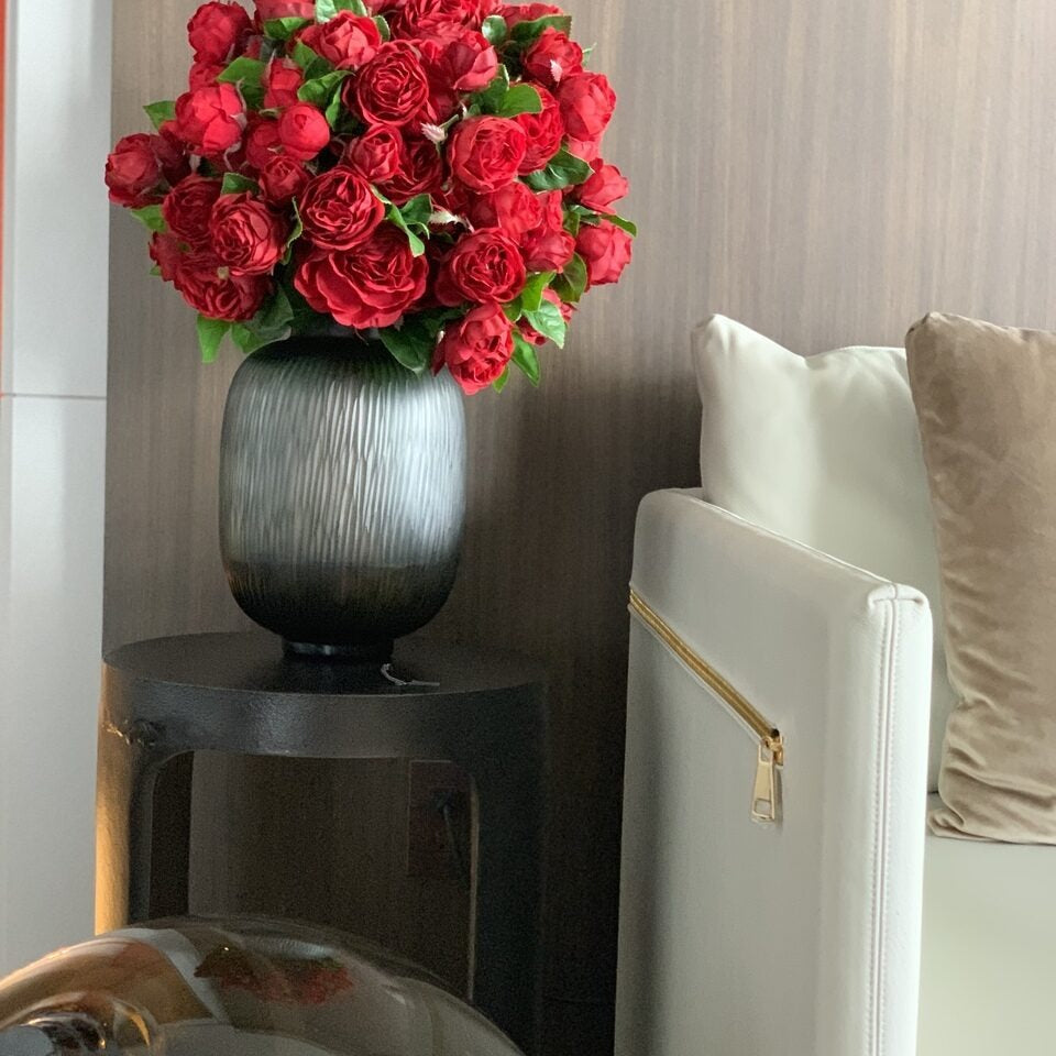 Maxim Vase with Red Roses