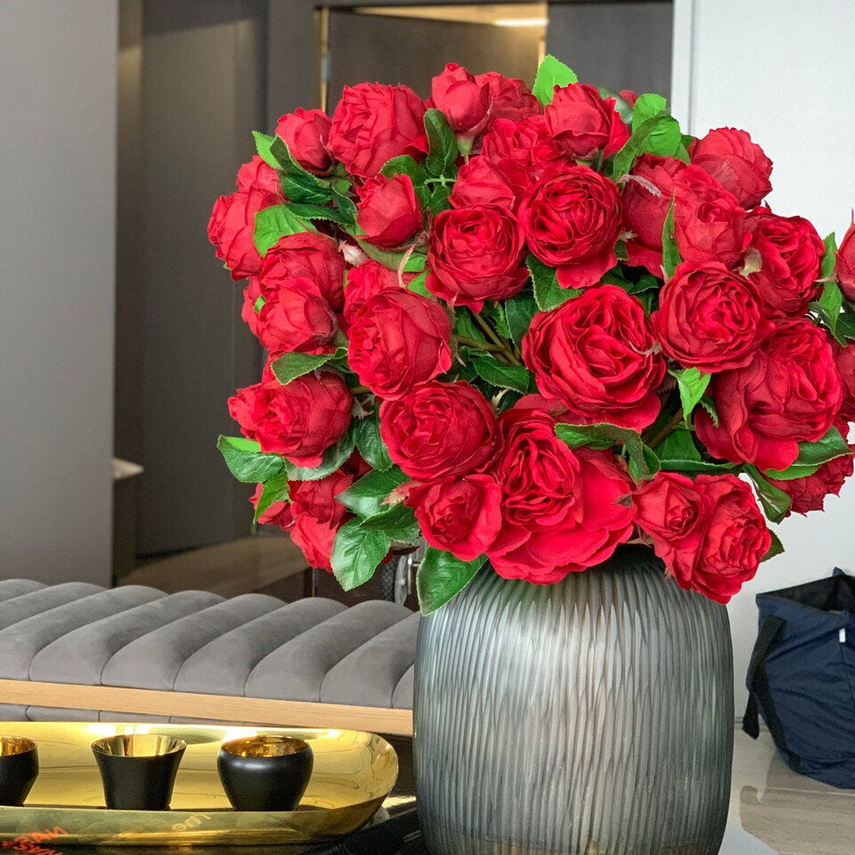 Maxim Vase with Red Roses